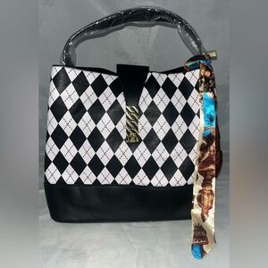 Chic Black & White Argyle Pattern Tote Bag with Gold Accent